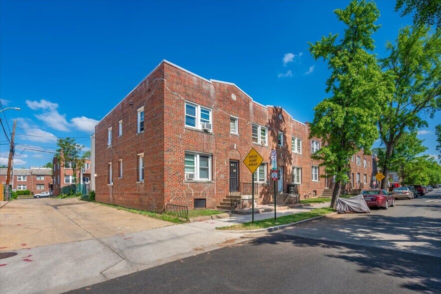 More Photos Of 1010-1012 16TH Street NE, Washington Apartments For Sale