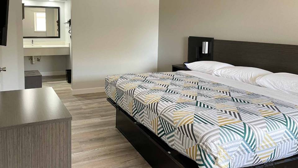 More Photos Of 8201 E Skelly Dr, Tulsa Hotel For Sale