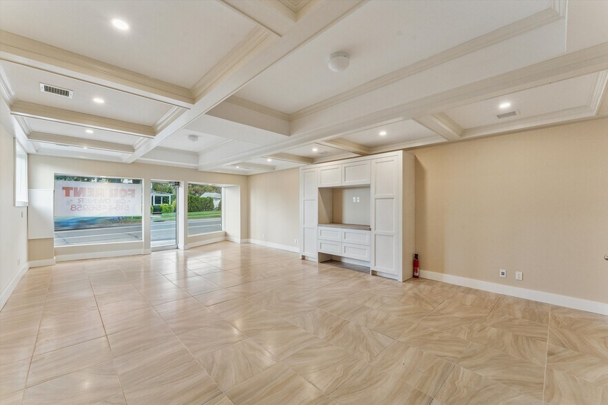 More Photos Of 13500 Main Rd, Mattituck Storefront For Sale