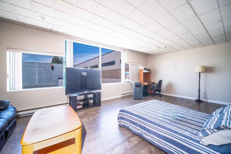 More Photos Of 20172 113 B Ave, Maple Ridge Light Manufacturing For Sale