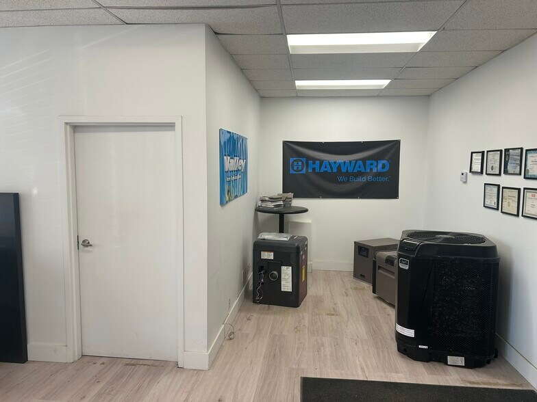 More Photos Of 2640 Lancaster Rd, Ottawa Warehouse For Lease