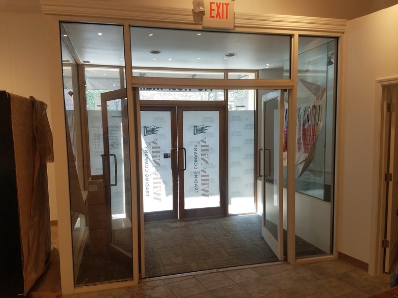 More Photos Of 143 W Main St, Bay Shore General Retail For Sale
