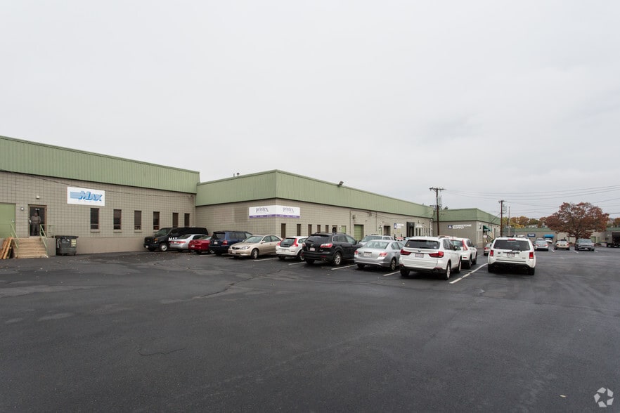 More Photos Of 35 Industrial Pky, Woburn Warehouse For Lease