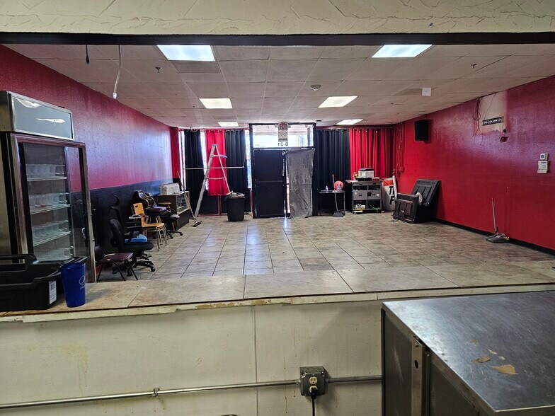 More Photos Of 953 E Sahara Ave, Las Vegas Storefront For Sale