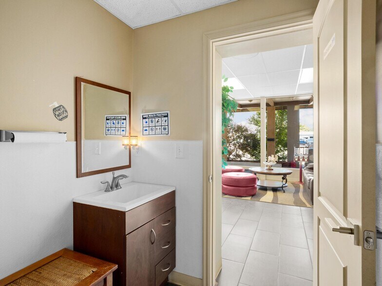 More Photos Of 145 S Main St, Richfield Hotel For Sale