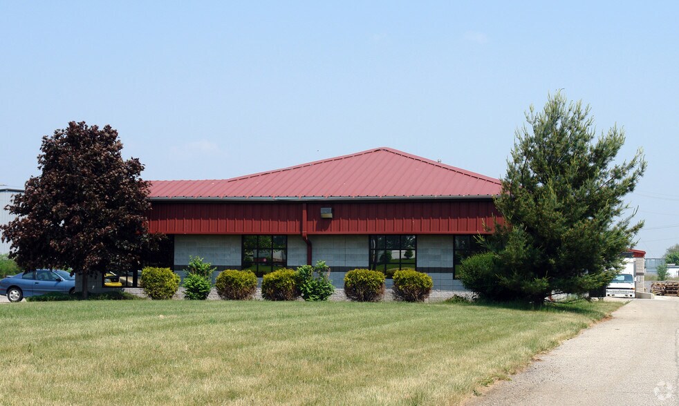 More Photos Of 5521 W Cleveland St, South Bend Light Distribution For Lease