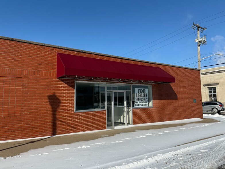 More Photos Of 121 N Lafayette Ave, Marshall Flex For Sale