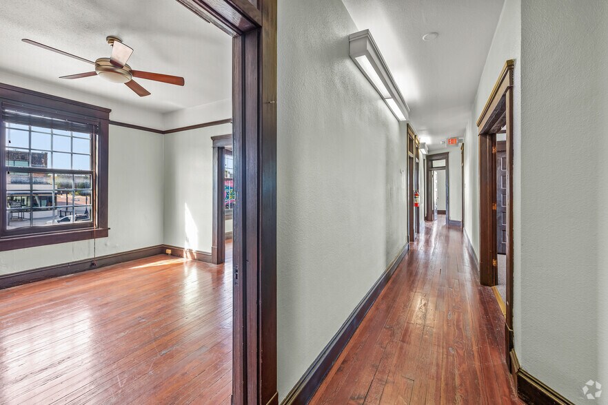 More Photos Of 215-219 S Main St, Fort Worth Storefront Retail Office For Lease