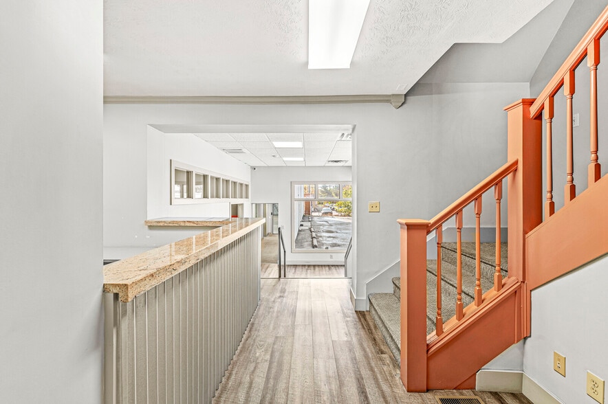 More Photos Of 2601 E 56th St, Indianapolis Light Distribution For Sale