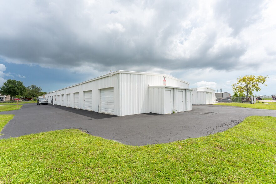More Photos Of 6043 Deacon Rd, Sarasota Self Storage For Lease