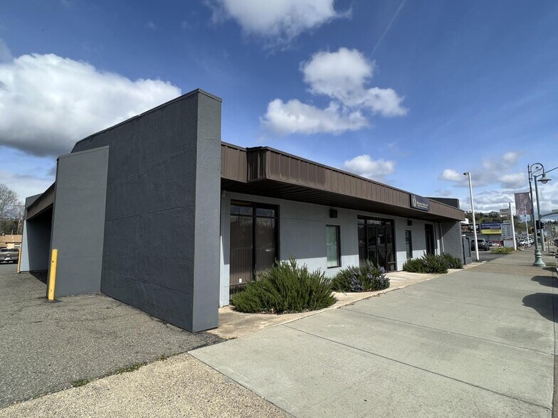 More Photos Of 748 Market St, Redding Office For Lease
