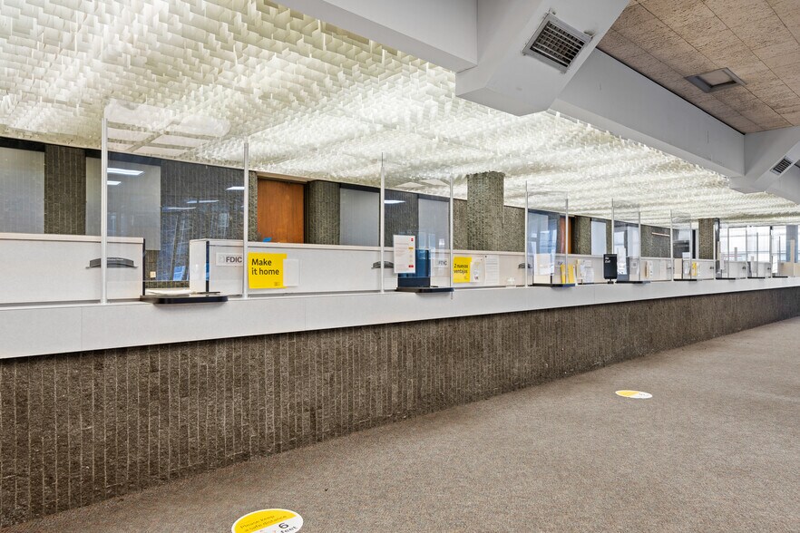 More Photos Of 615 N Upper Broadway St, Corpus Christi Office For Sale