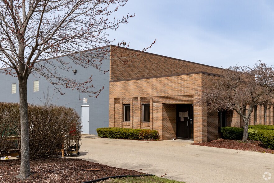 More Photos Of 33891 Doreka Dr, Fraser Warehouse For Lease