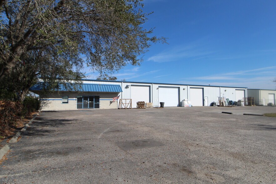 Primary Photo Of 1610 12th St E, Palmetto Service For Sale