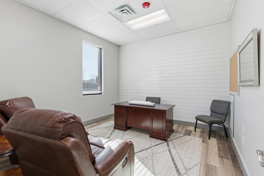 More Photos Of 11303 Highway 92, Woodstock Freestanding For Sale