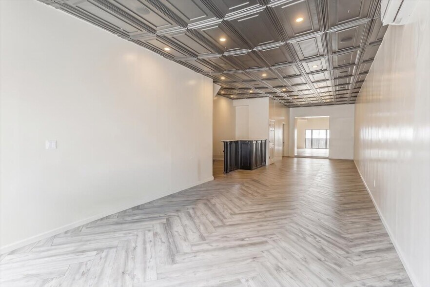 More Photos Of 6717 Myrtle Ave, Glendale Storefront Retail Residential For Sale
