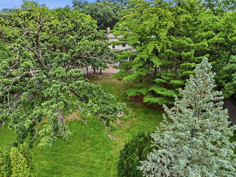 More Photos Of 2200 W Memorial Dr, Janesville Hospitality For Sale