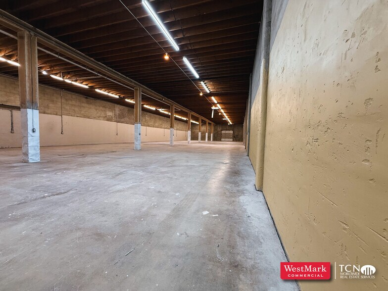 More Photos Of 2139 Baylor Dr, Lubbock Warehouse For Lease