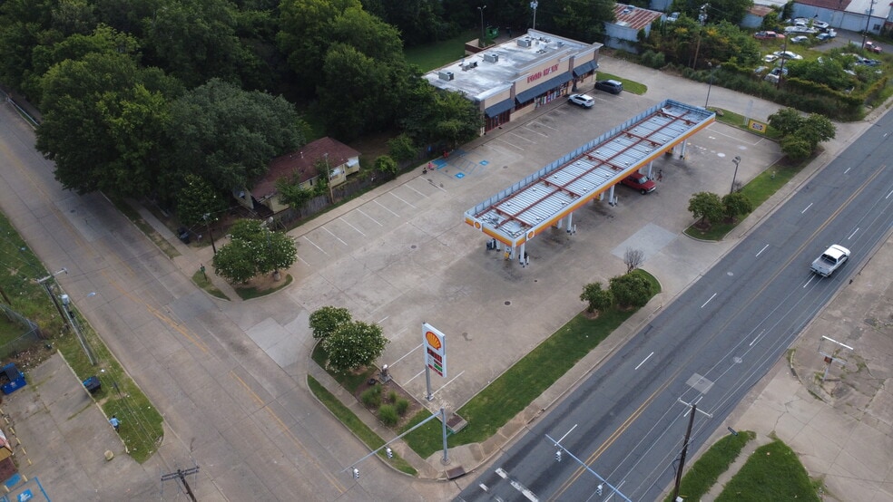 More Photos Of 2450 Lakeshore Dr, Shreveport Service Station For Lease