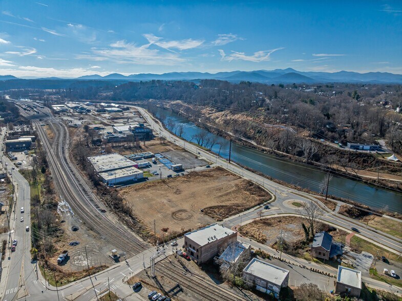 More Photos Of 170 Lyman St, Asheville Office For Lease