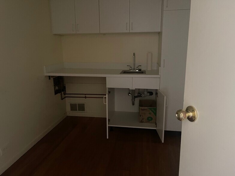 More Photos Of 69-73 N Broadway St, Des Plaines Medical For Lease