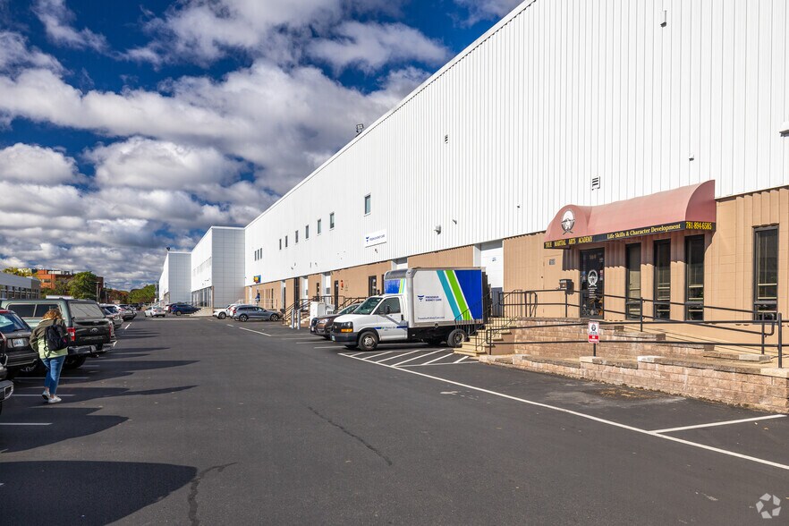 More Photos Of 411 Waverley Oaks Rd, Waltham Light Manufacturing For Lease