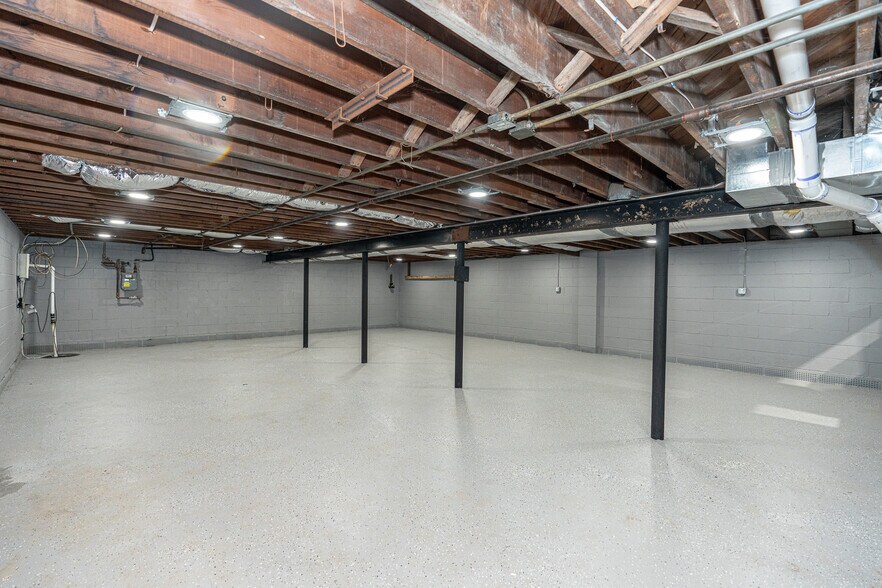 More Photos Of 730 S Marlyn Ave, Essex Flex For Lease