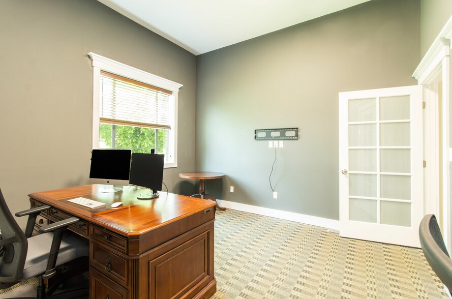 More Photos Of 698 Main St, Branford Office For Sale