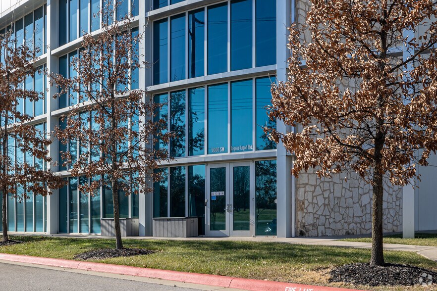 More Photos Of 5000 SW Regional Airport Blvd, Bentonville Warehouse For Lease