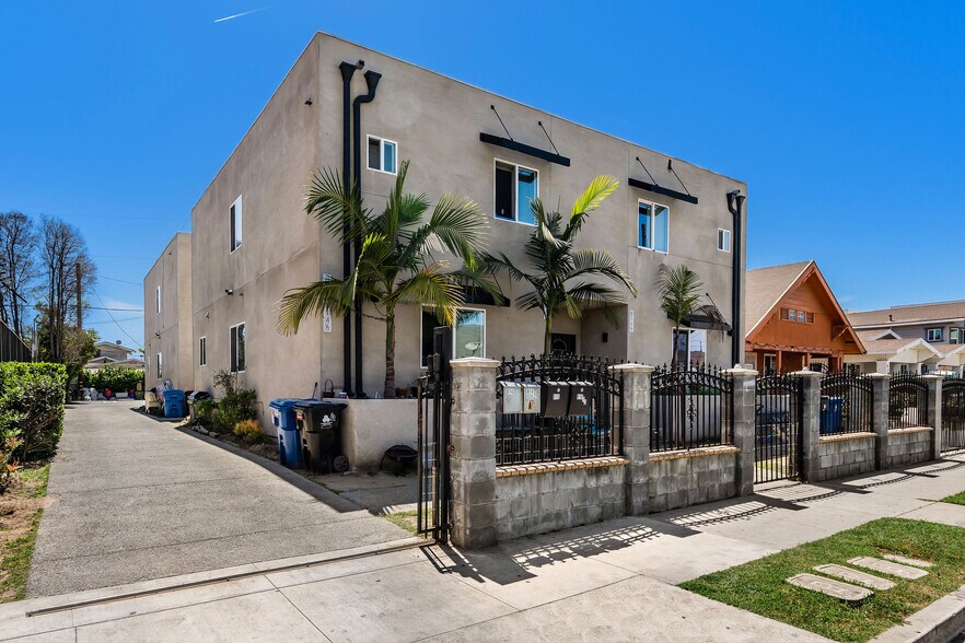 Primary Photo Of 814-816 1/2 W 47th St, Los Angeles Apartments For Sale