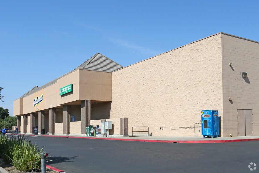 Primary Photo Of 1424-1550 N Ben Maddox Way, Visalia Storefront For Lease