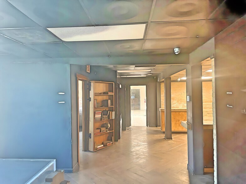 More Photos Of 5277 W Jefferson Blvd, Los Angeles General Retail For Sale