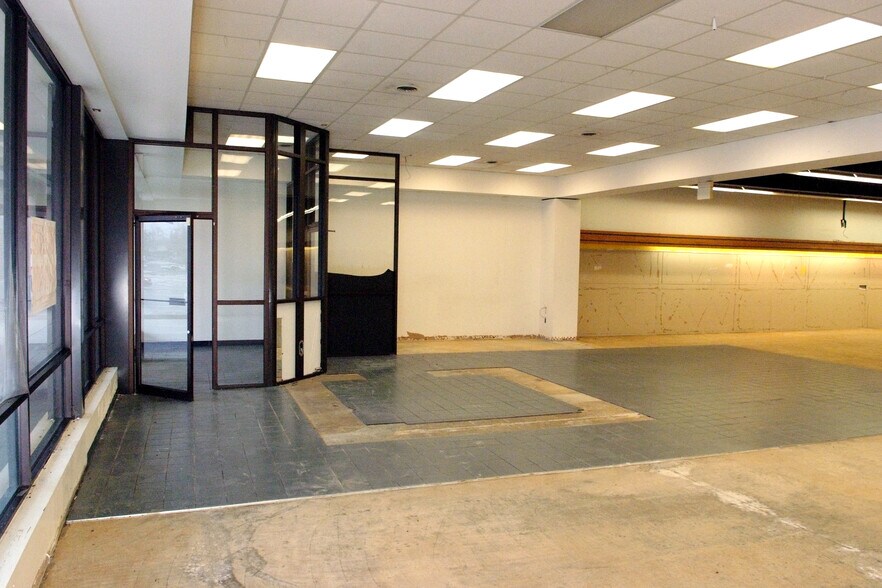 More Photos Of 1406-1500 Lexington Ave, Mansfield Unknown For Lease