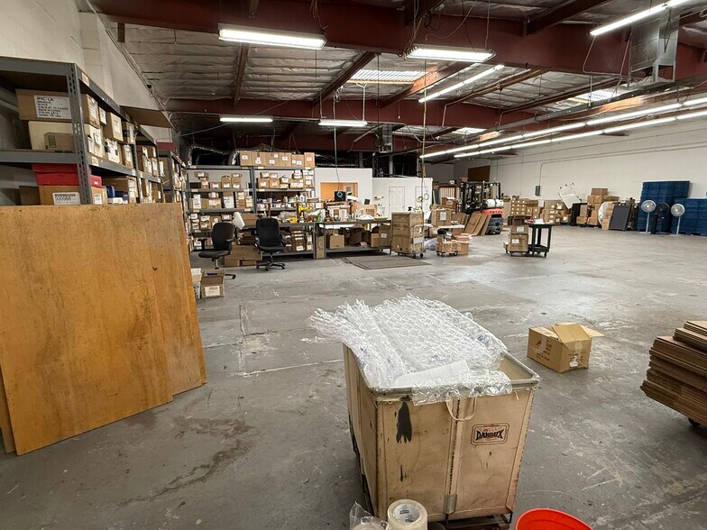 More Photos Of 13227 San Fernando Rd, Rancho Cascades Warehouse For Lease