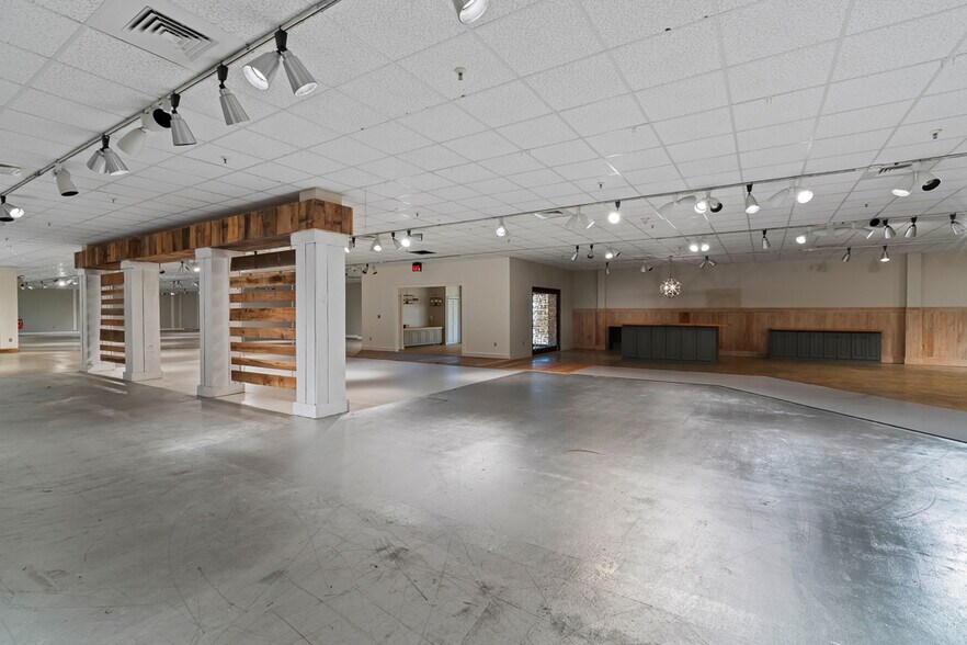 More Photos Of 205 Model Farm Rd, High Point Warehouse For Lease