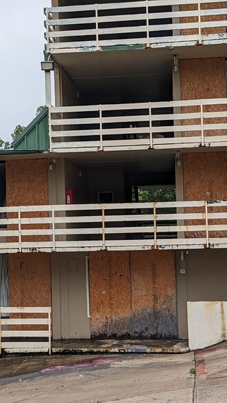 More Photos Of 1900 W 76 Country Blvd, Branson Hotel For Sale