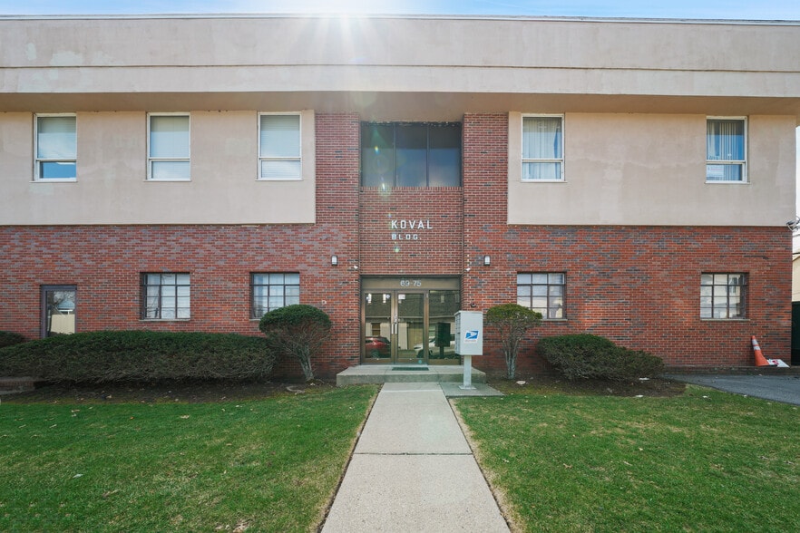 Primary Photo Of 75 Armour Pl, Dumont Manufacturing For Sale