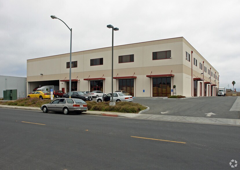More Photos Of 25 Hangar Way, Watsonville Warehouse For Lease