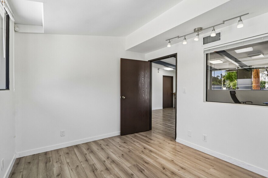 More Photos Of 11100 Sheldon St, Sun Valley Office Residential For Sale