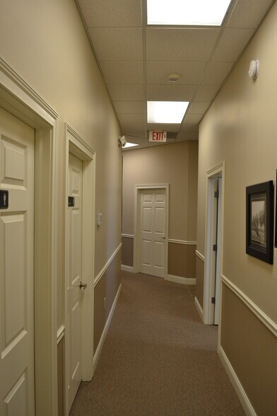 More Photos Of 3930 Mezzanine Dr, Lafayette Medical For Lease