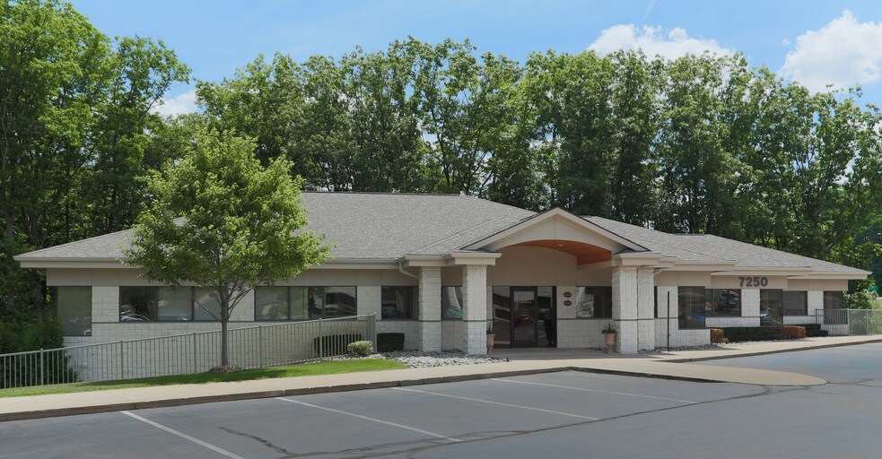 Primary Photo Of 7250 Dixie Hwy, Clarkston Office For Sale
