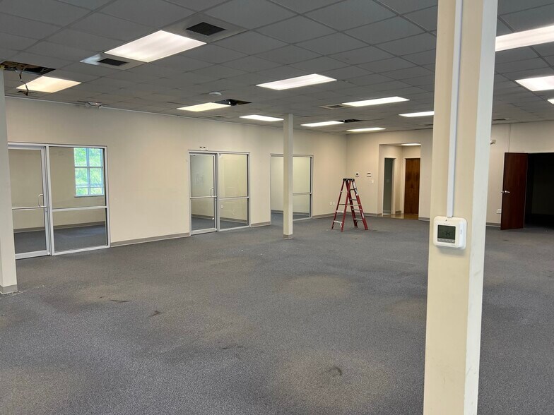 More Photos Of 550 Long Point Rd, Mount Pleasant Medical For Lease
