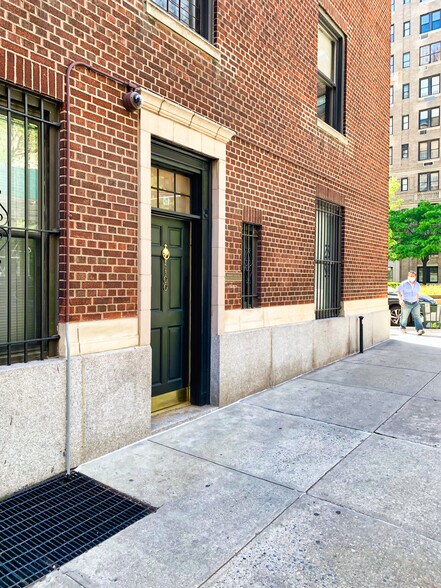 More Photos Of 935 Park Ave, New York Apartments For Lease