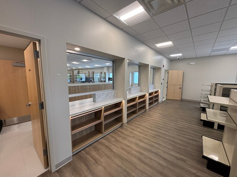 More Photos Of 295 Kennedy Memorial Dr, Waterville Office For Lease