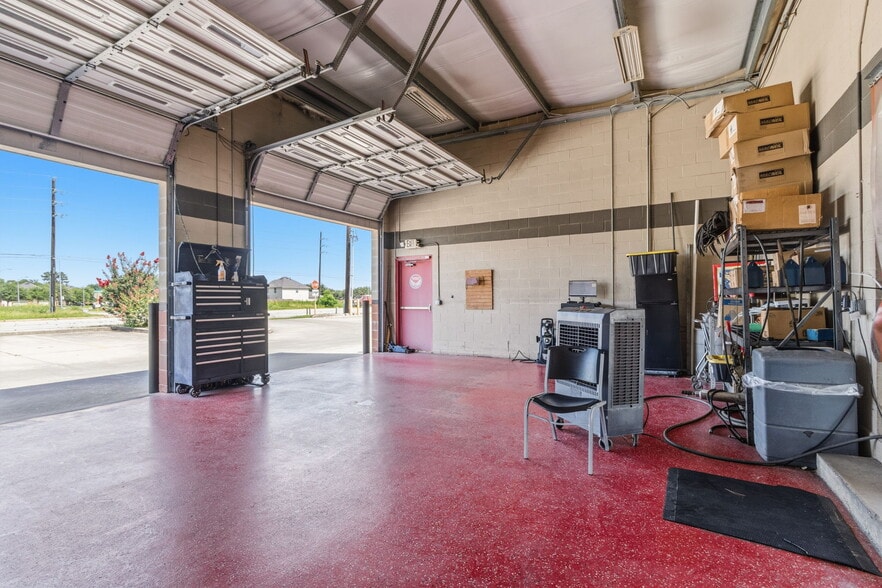 More Photos Of 2858 Treaschwig Rd, Houston Carwash For Sale