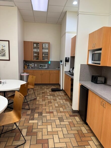 More Photos Of 321 E Hillsboro Blvd, Deerfield Beach Office For Sale