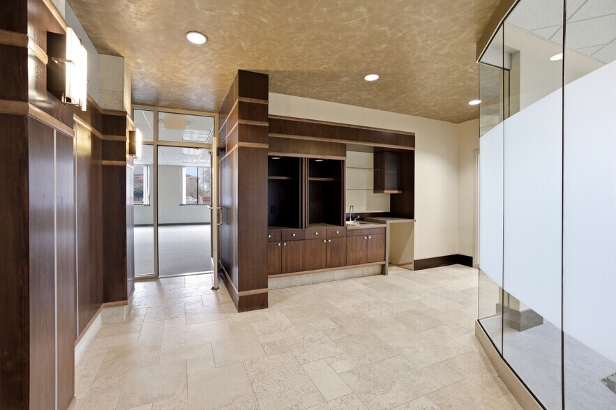 More Photos Of 680 Hawthorne Ave SE, Salem Office For Sale