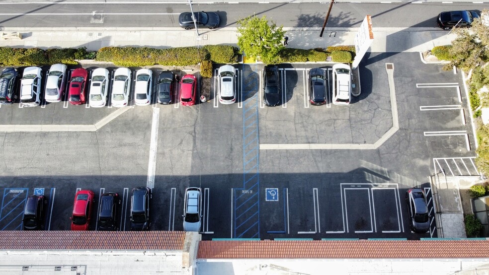 More Photos Of 21010-21018 Devonshire St, Chatsworth Unknown For Lease