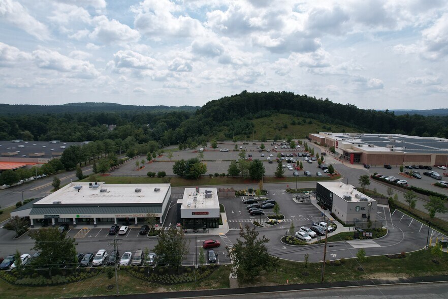 More Photos Of 661 Boston Post Rd E, Marlborough Storefront For Lease