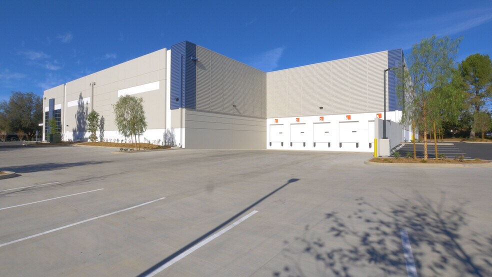 More Photos Of 1998 Surveyor Ave, Simi Valley Warehouse For Lease